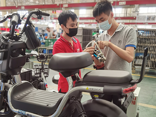 强强联合：香蕉视频在线播放电动车自动香蕉视频免费网站携手爱玛打造中国“智造”电动自行车