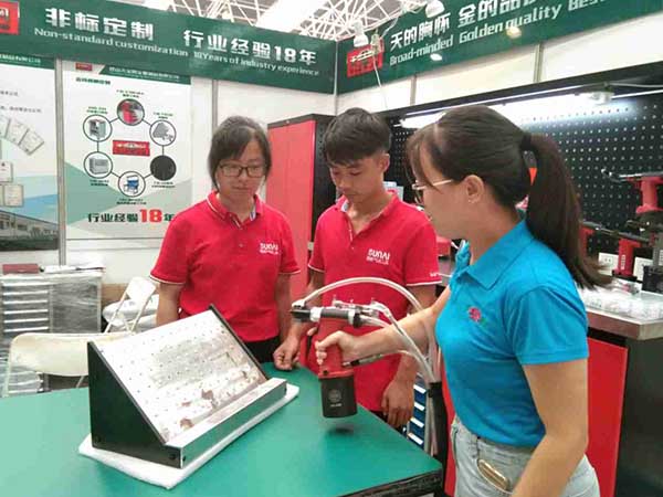 香蕉视频在线播放气动工具工作人员现场测试