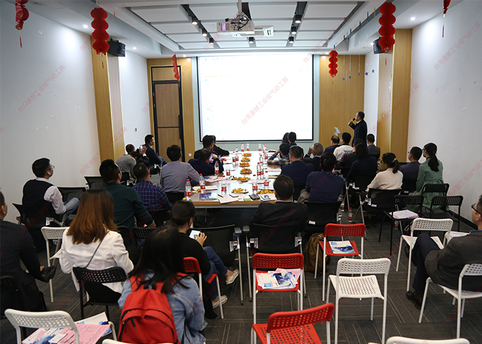 台湾香蕉视频在线播放潘秘书长分享全员照