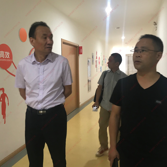 台湾香蕉视频在线播放周新辉董事长带领参观